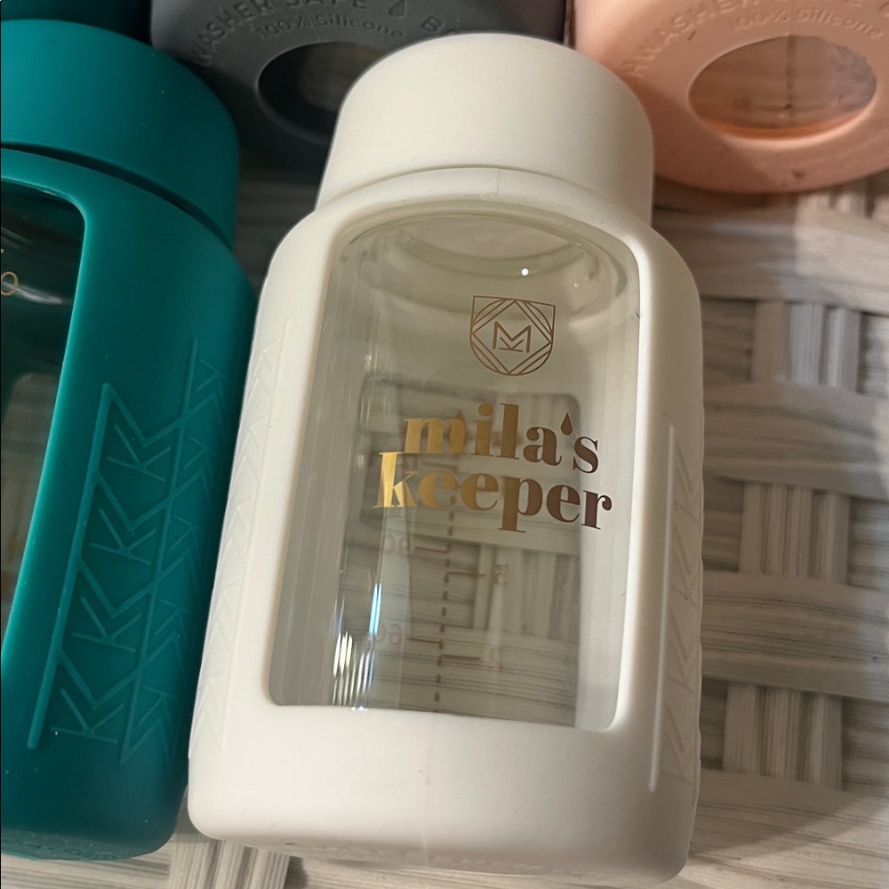 Mila’s Keeper Glass Baby Bottle Set with Silicone Sleeves+Lids  set of 7 - Picture 2 of 5